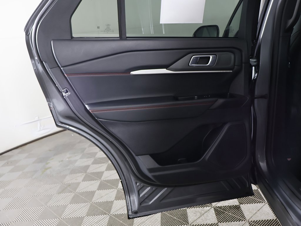Used 2025 Ford Explorer ST-Line w/ ST-Line Street Pack image 26