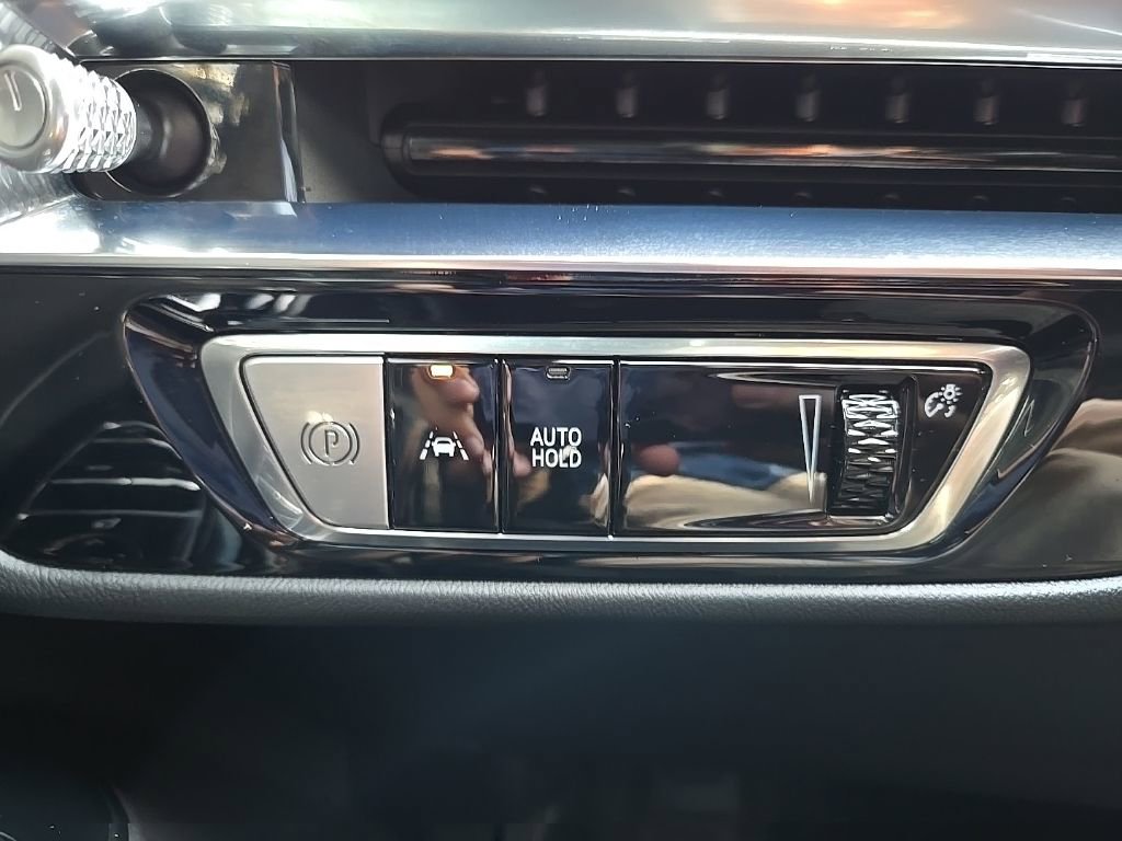Used 2024 Cadillac Lyriq Luxury AWD/4WD image 21