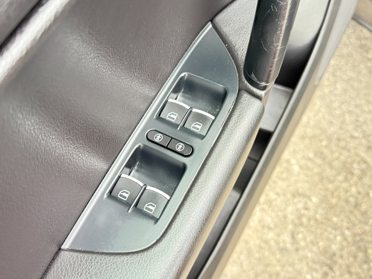 Used 2012 Volkswagen Touareg VR6 image 16