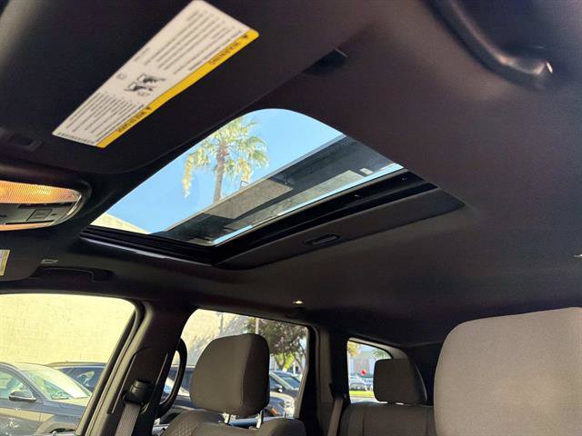 Used 2019 Jeep Grand Cherokee Laredo AWD/4WD image 24