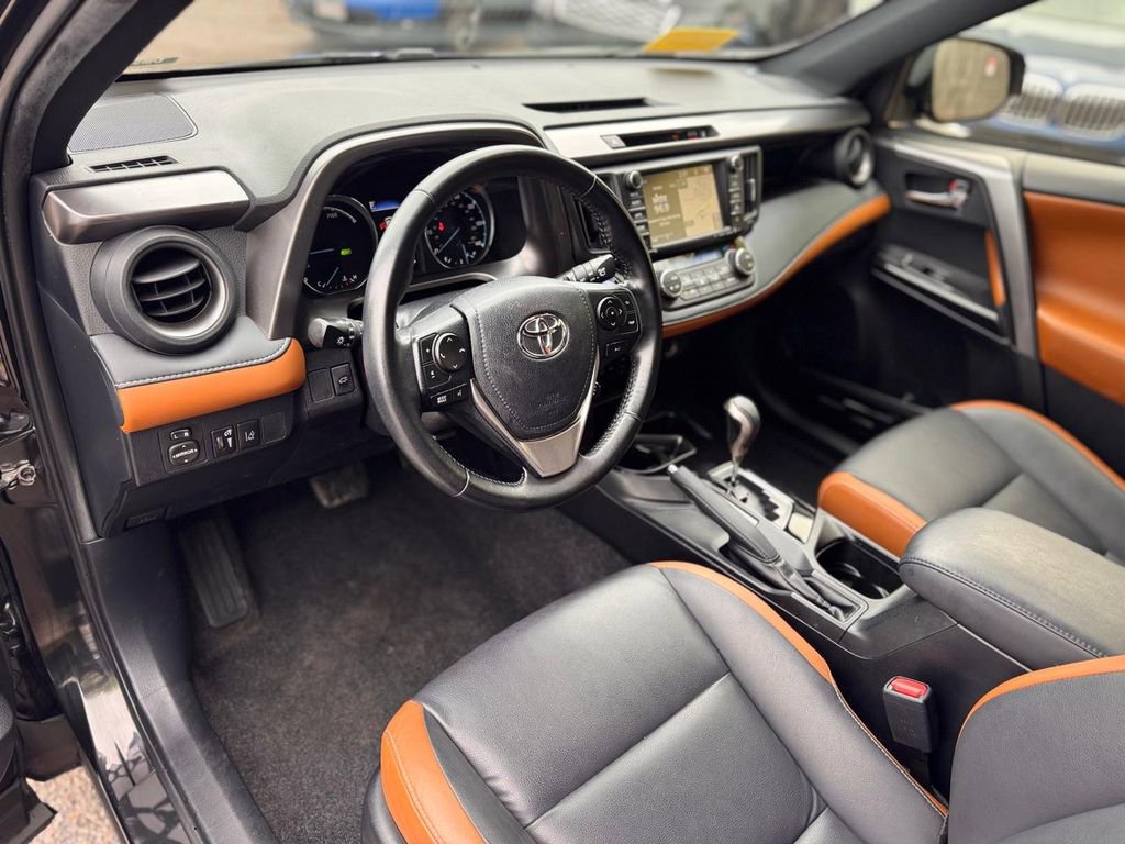 Used 2018 Toyota RAV4 SE AWD/4WD image 14