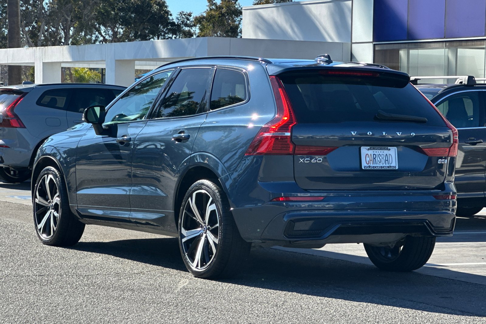 Certified 2023 Volvo XC60 B5 Ultimate w/ Protection Package Premier image 6