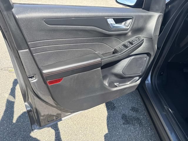 Used 2025 Ford Escape ST-Line Select AWD/4WD image 17