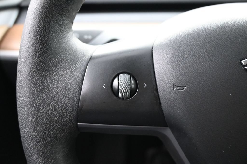 Used 2024 Tesla Model Y 2WD image 11
