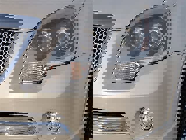 Used 2012 GMC Acadia Denali image 11