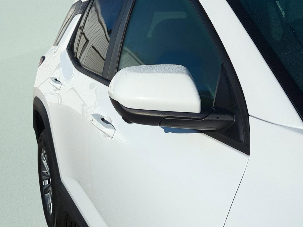 Used 2025 Chevrolet Equinox LT w/ Convenience Package II image 11