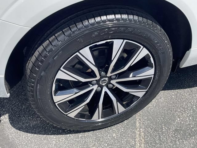 Used 2023 Volvo XC60 B5 Plus w/ Protection Package Premier AWD/4WD image 10