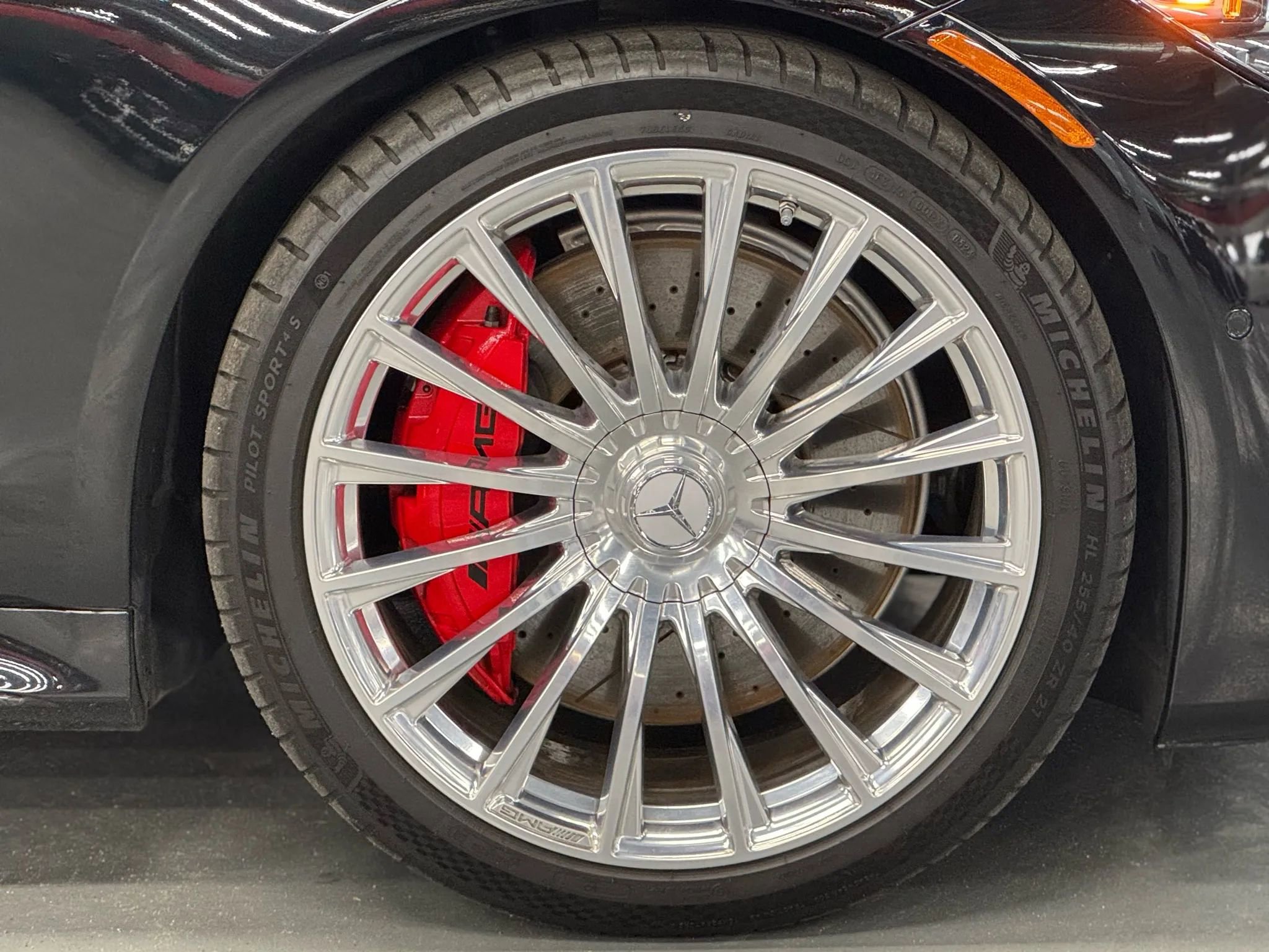 Used 2024 Mercedes-Benz S 63 AMG S w/ Carbon Fiber Exterior Package image 21