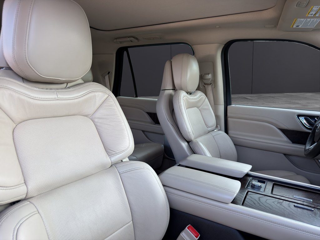 Used 2020 Lincoln Navigator L Reserve w/ Luxury Package AWD/4WD image 14