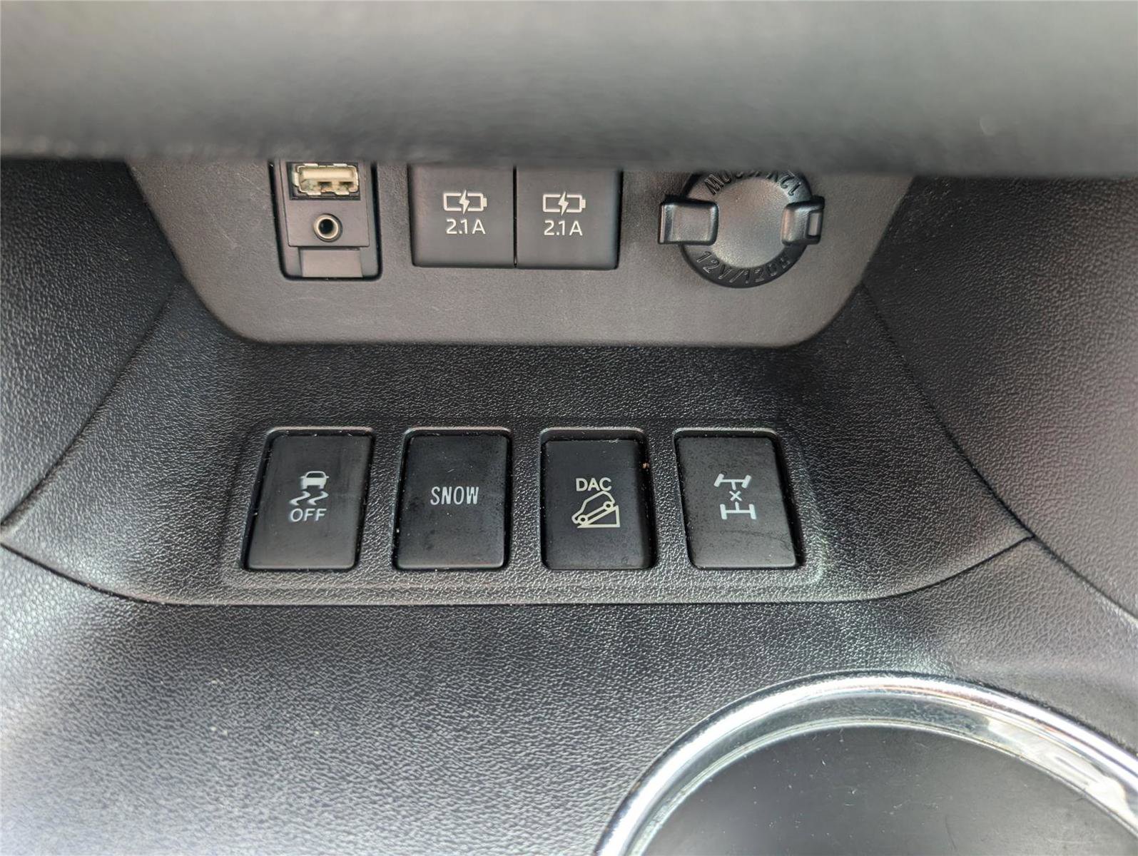 Used 2017 Toyota Highlander Limited AWD/4WD image 16