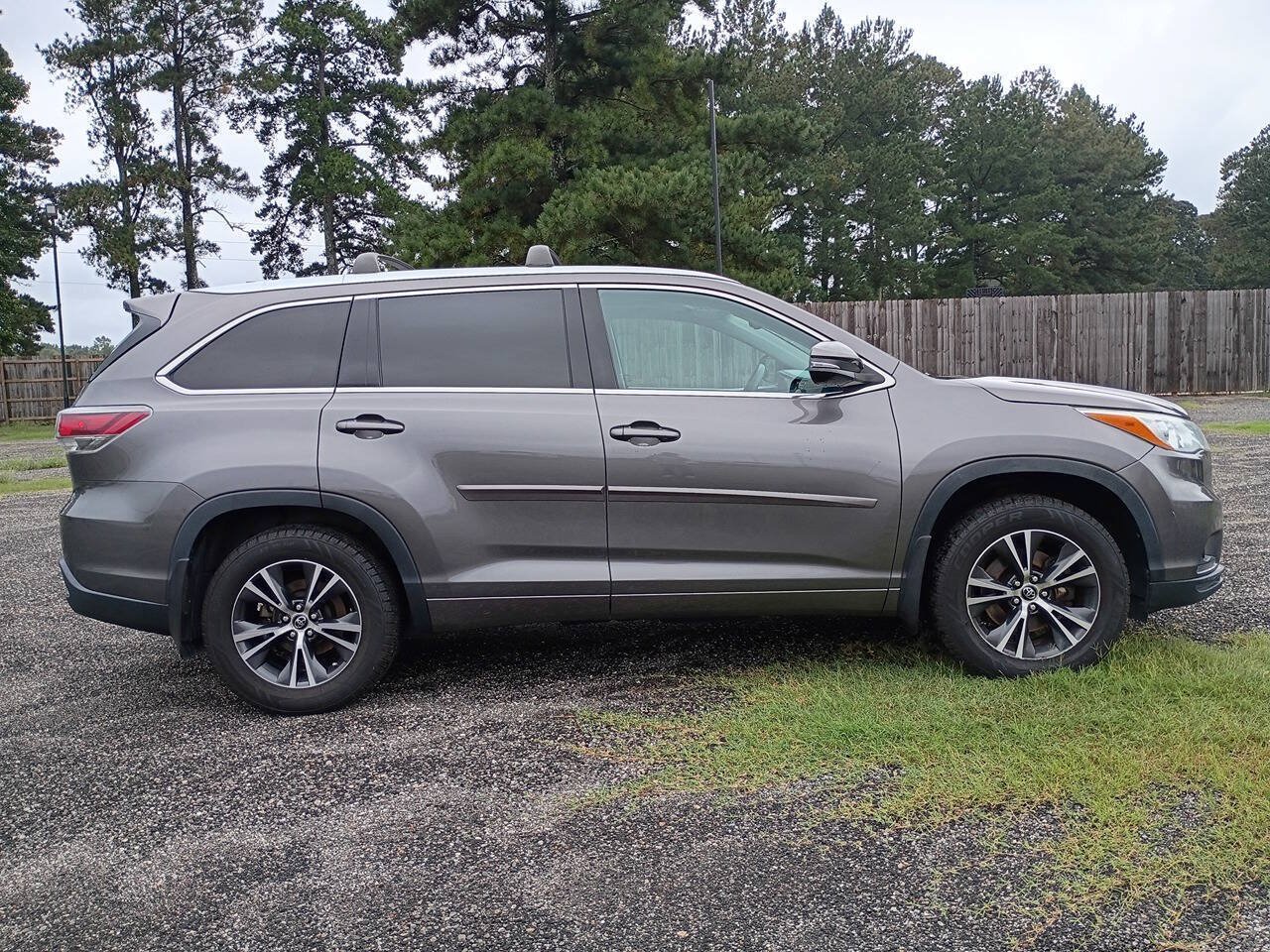 Used 2016 Toyota Highlander XLE AWD/4WD image 5