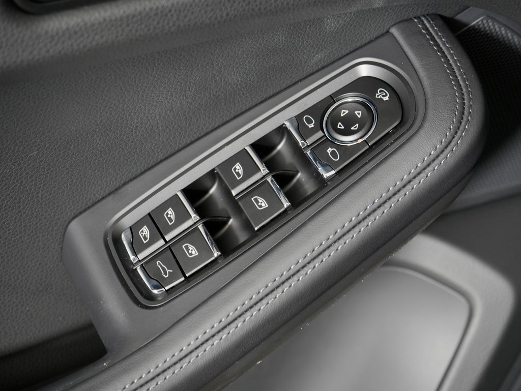 New 2026 Porsche Macan Turbo image 15