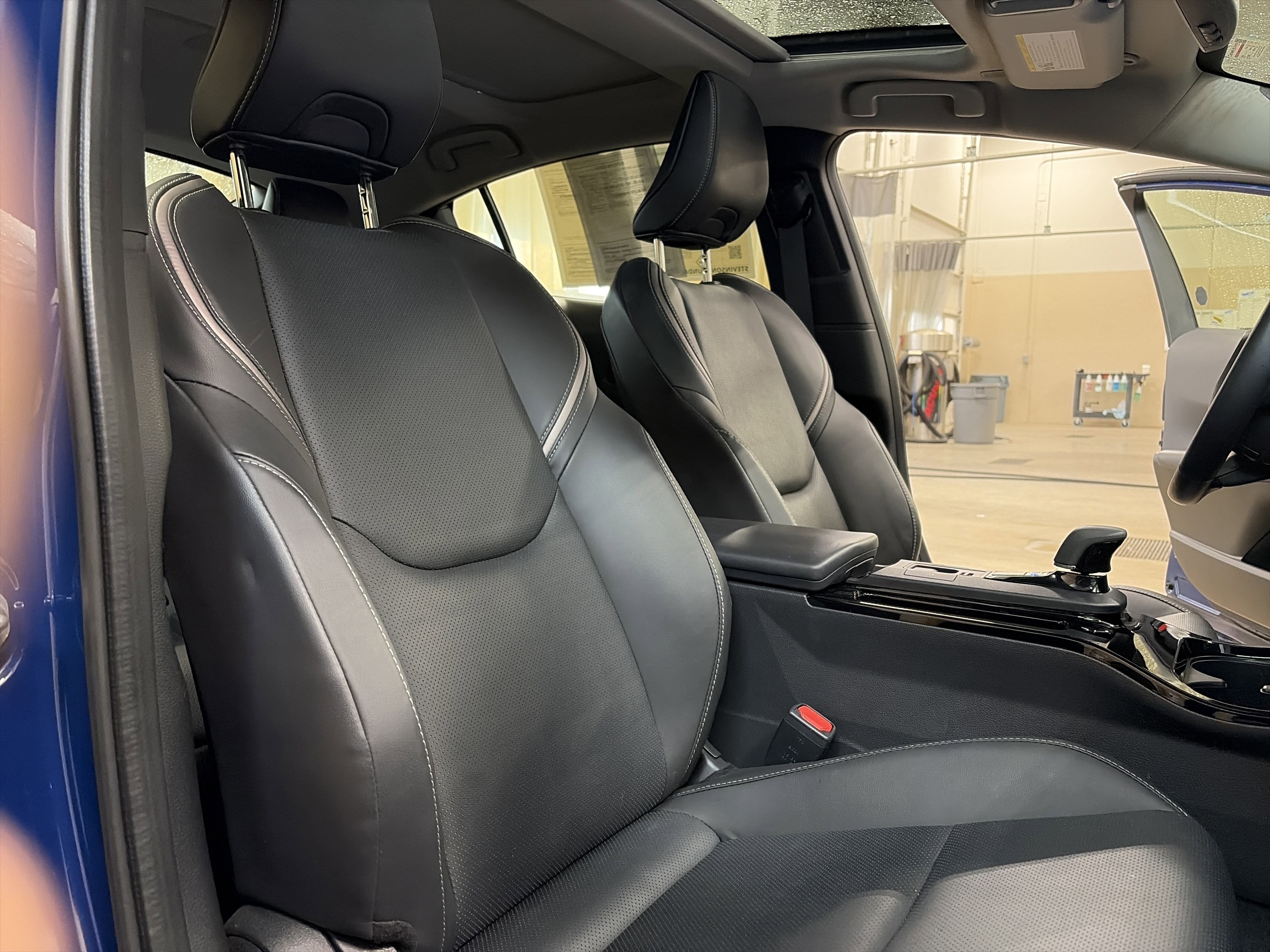 Used 2025 Toyota Prius XLE FWD image 29