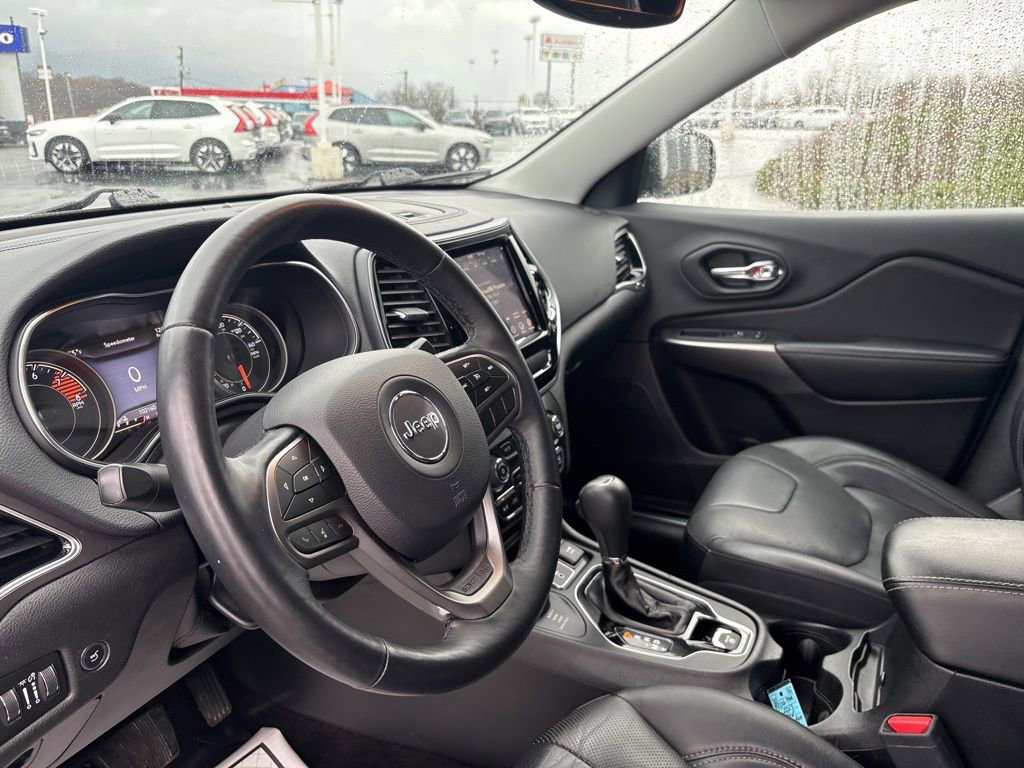 Used 2019 Jeep Cherokee Limited image 16