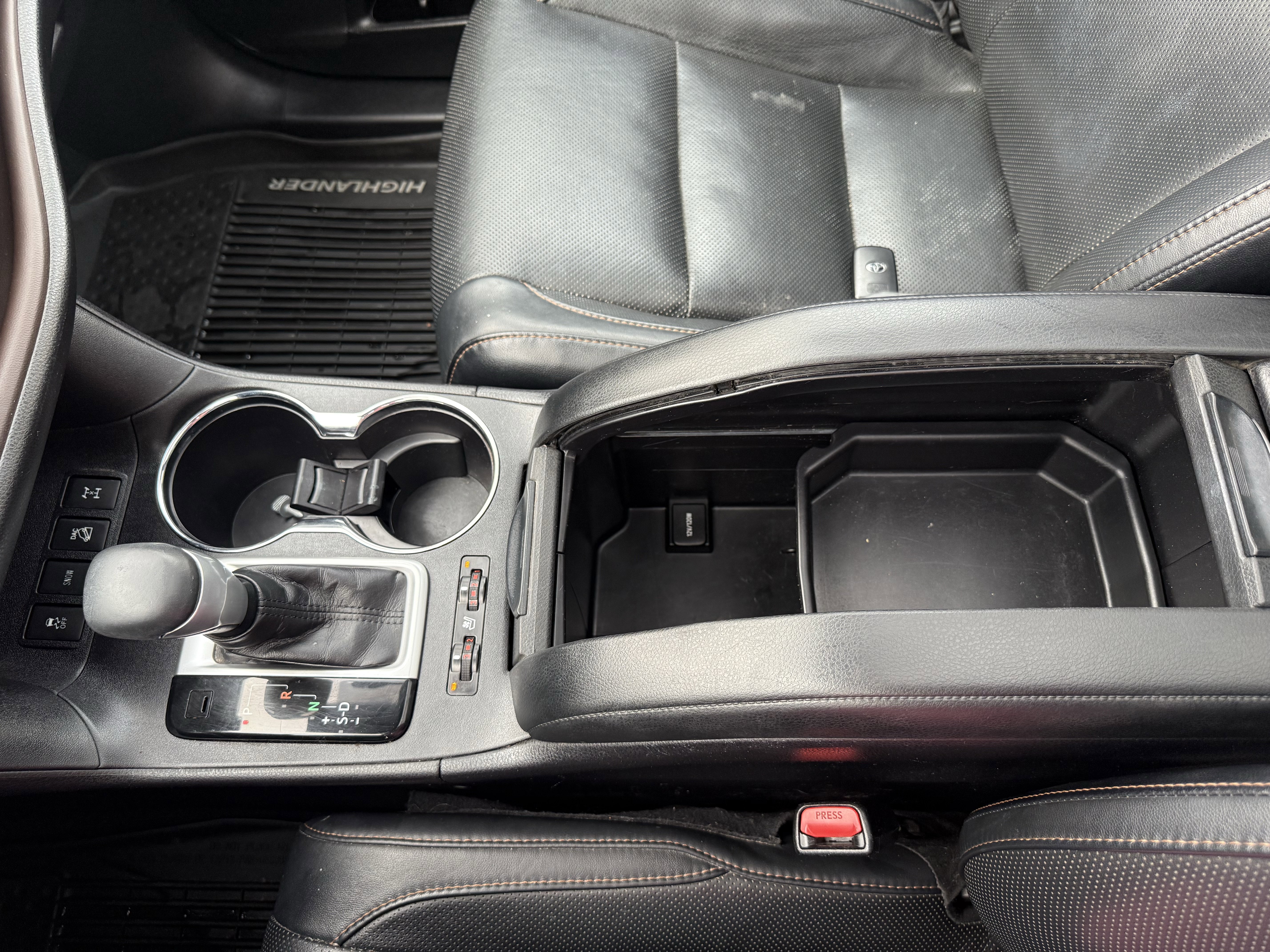 Used 2017 Toyota Highlander Limited image 24