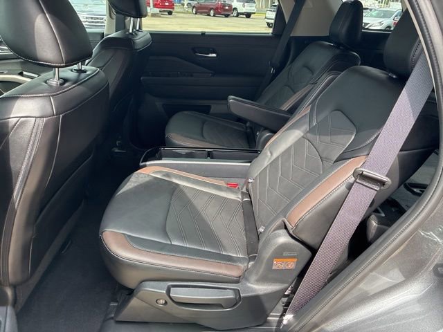 Used 2024 Nissan Pathfinder Platinum FWD image 15