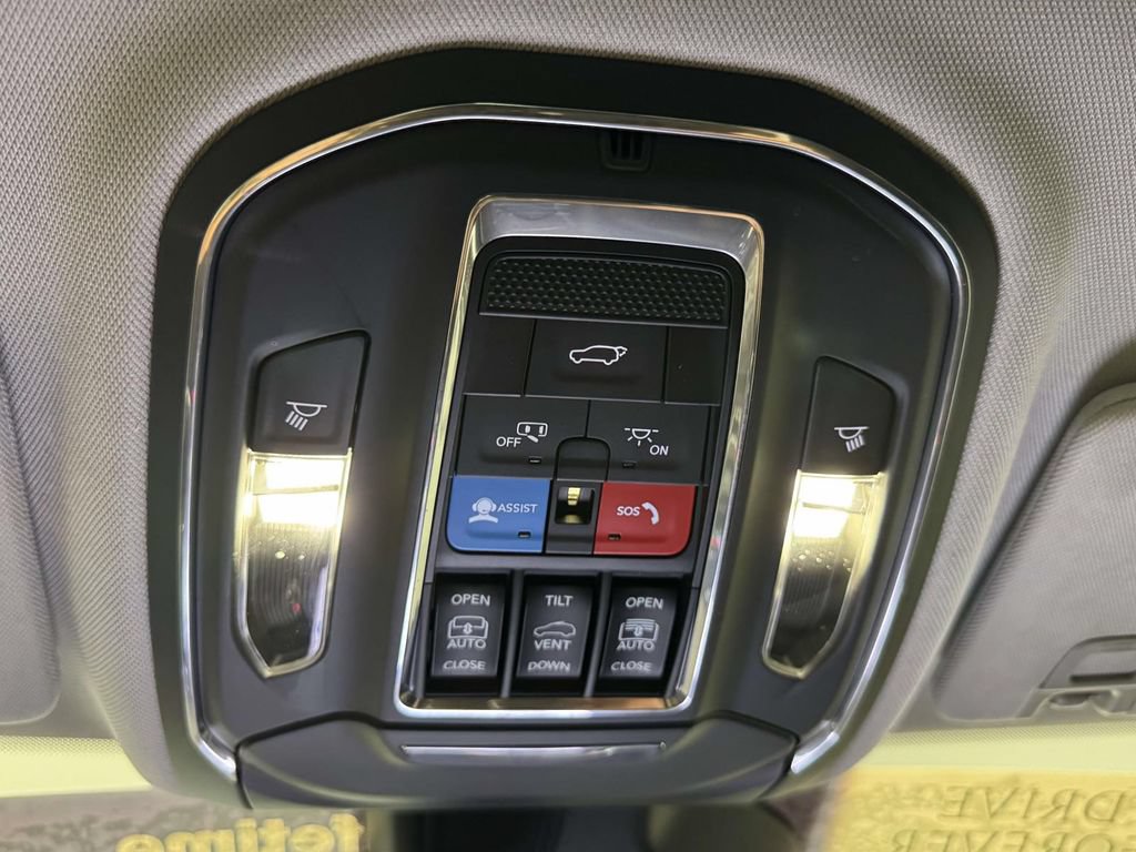 Used 2023 Jeep Grand Cherokee L Limited w/ Luxury Tech Group II AWD/4WD image 29