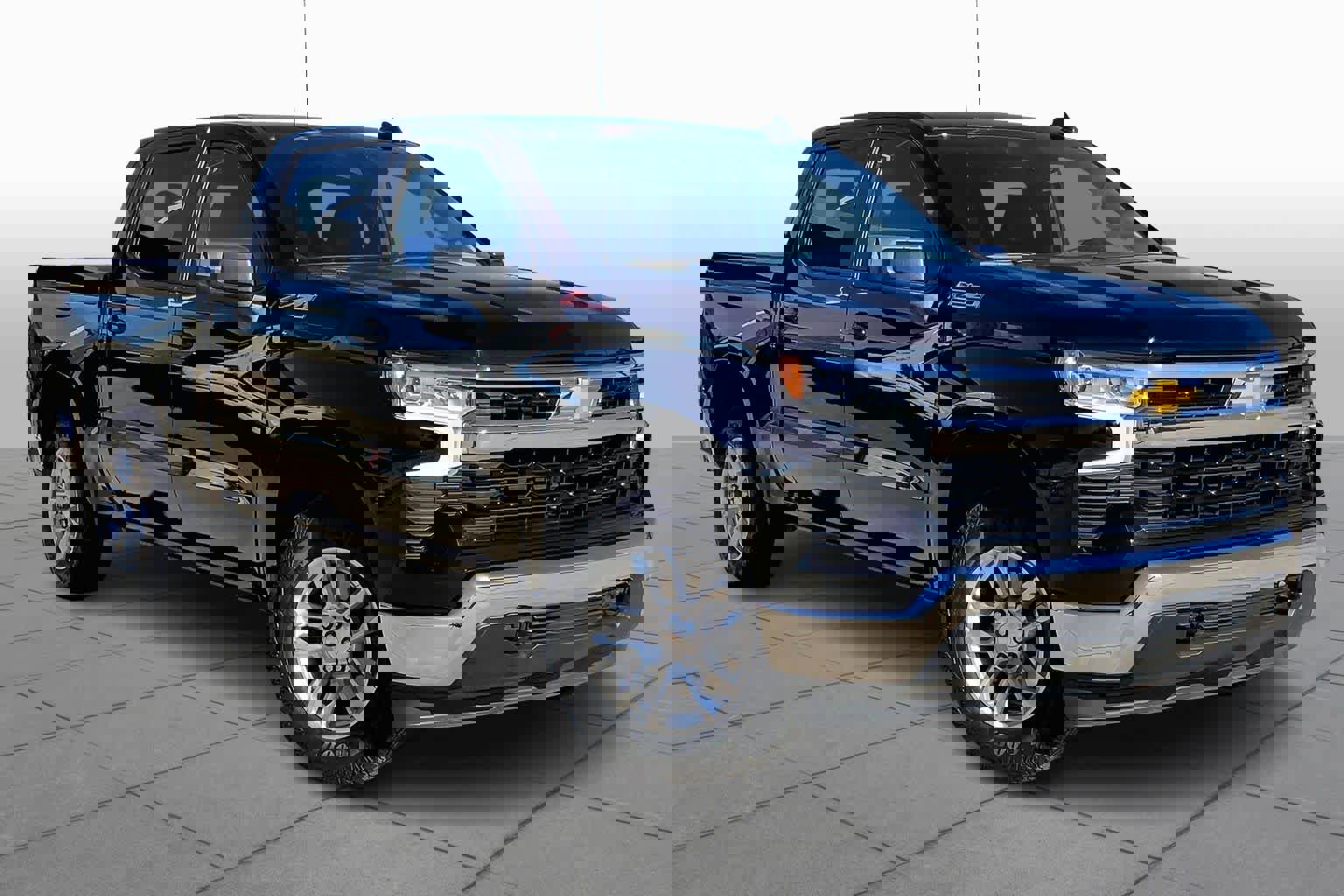 Used 2024 Chevrolet Silverado 1500 LT w/ Z71 Off-Road Package image 2