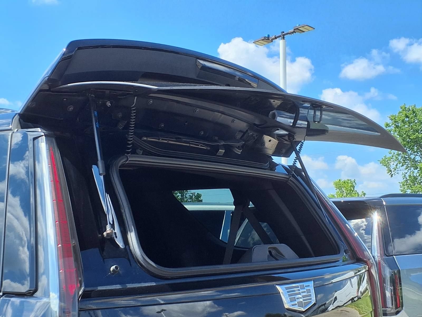 Used 2023 Cadillac Escalade Sport w/ LPO, ONYX Package AWD/4WD image 10