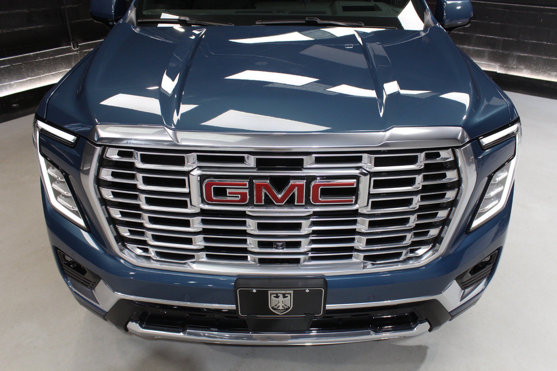 Used 2025 GMC Yukon Denali w/ Denali Reserve Package AWD/4WD image 9
