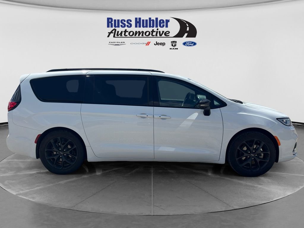 Used 2025 Chrysler Pacifica Limited FWD image 7