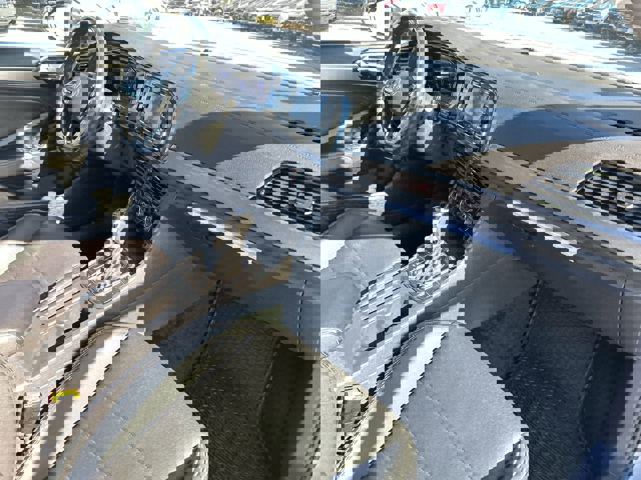 Used 2023 Volkswagen Jetta SE image 15