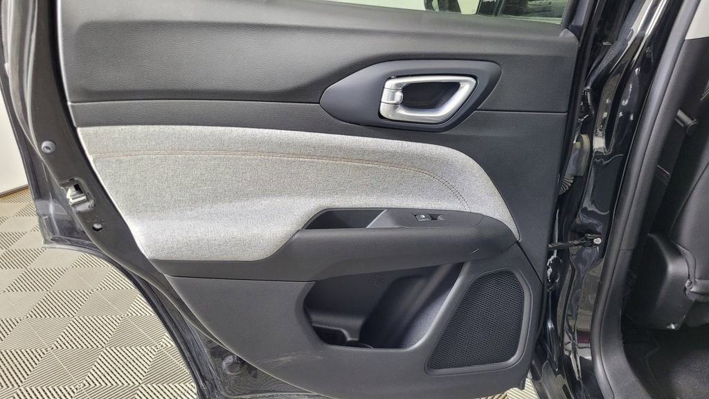 Used 2022 Jeep Compass Latitude image 28