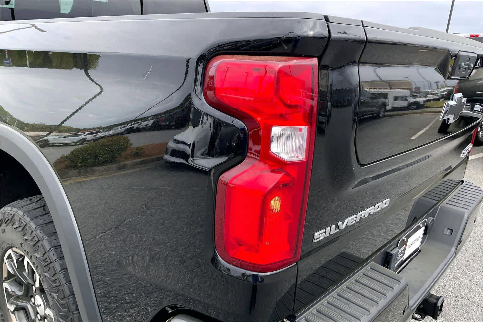 Used 2023 Chevrolet Silverado 1500 ZR2 w/ Technology Package image 27