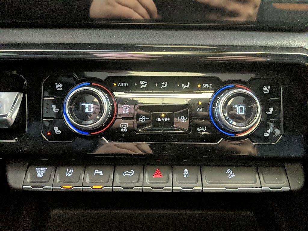 Used 2024 GMC Sierra 2500 AT4 w/ Technology Package image 22