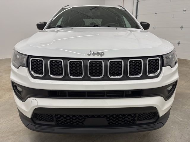 Used 2023 Jeep Compass Latitude image 2