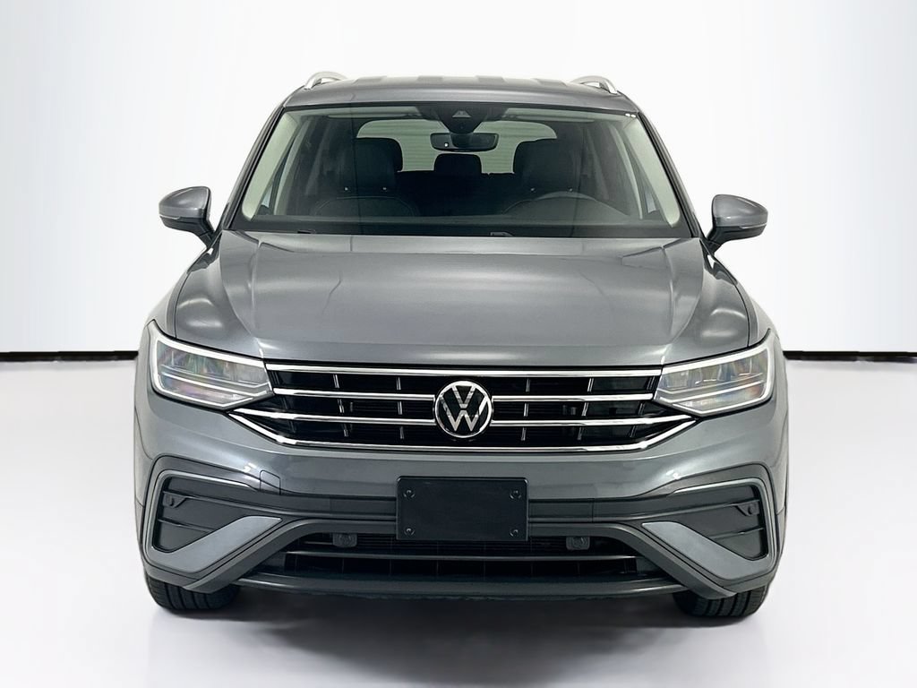 Used 2023 Volkswagen Tiguan SE FWD image 2