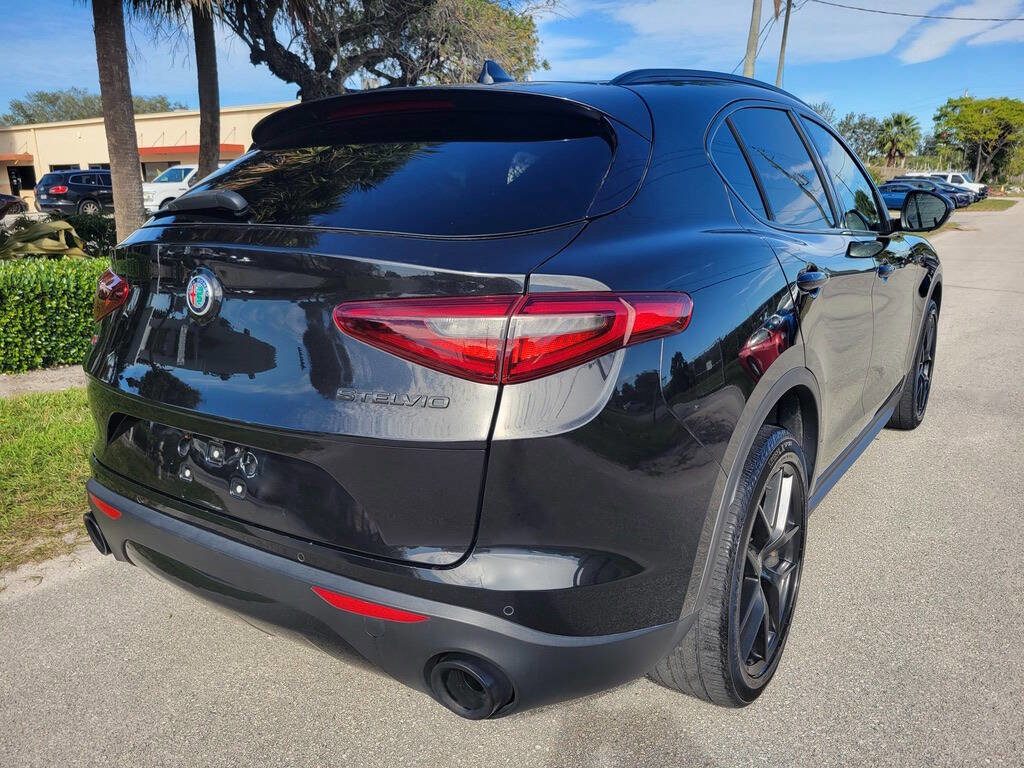 Used 2019 Alfa Romeo Stelvio Sprint w/ Nero Edizione image 12