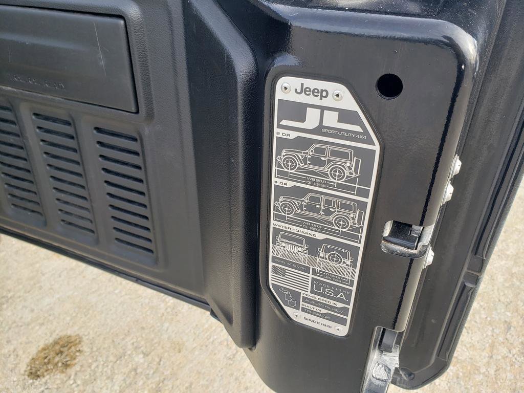 Used 2018 Jeep Wrangler Unlimited Sahara image 8