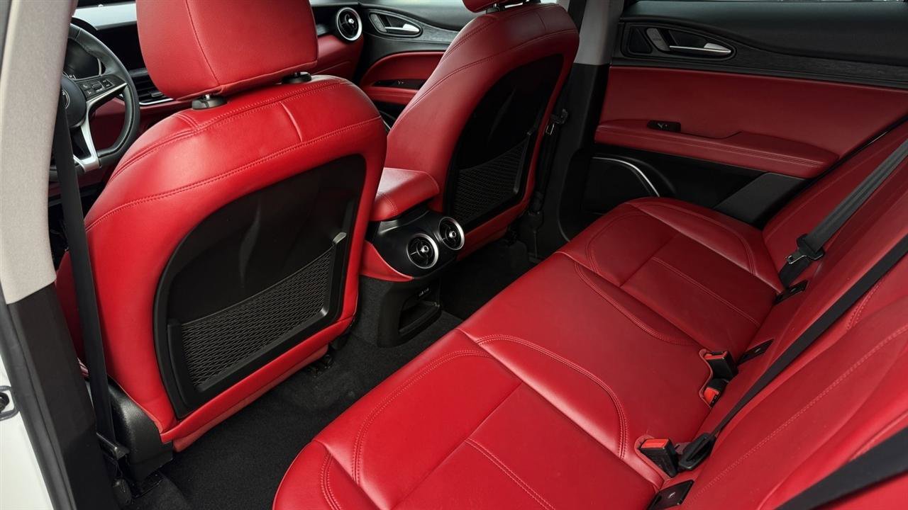 Used 2019 Alfa Romeo Stelvio AWD image 33