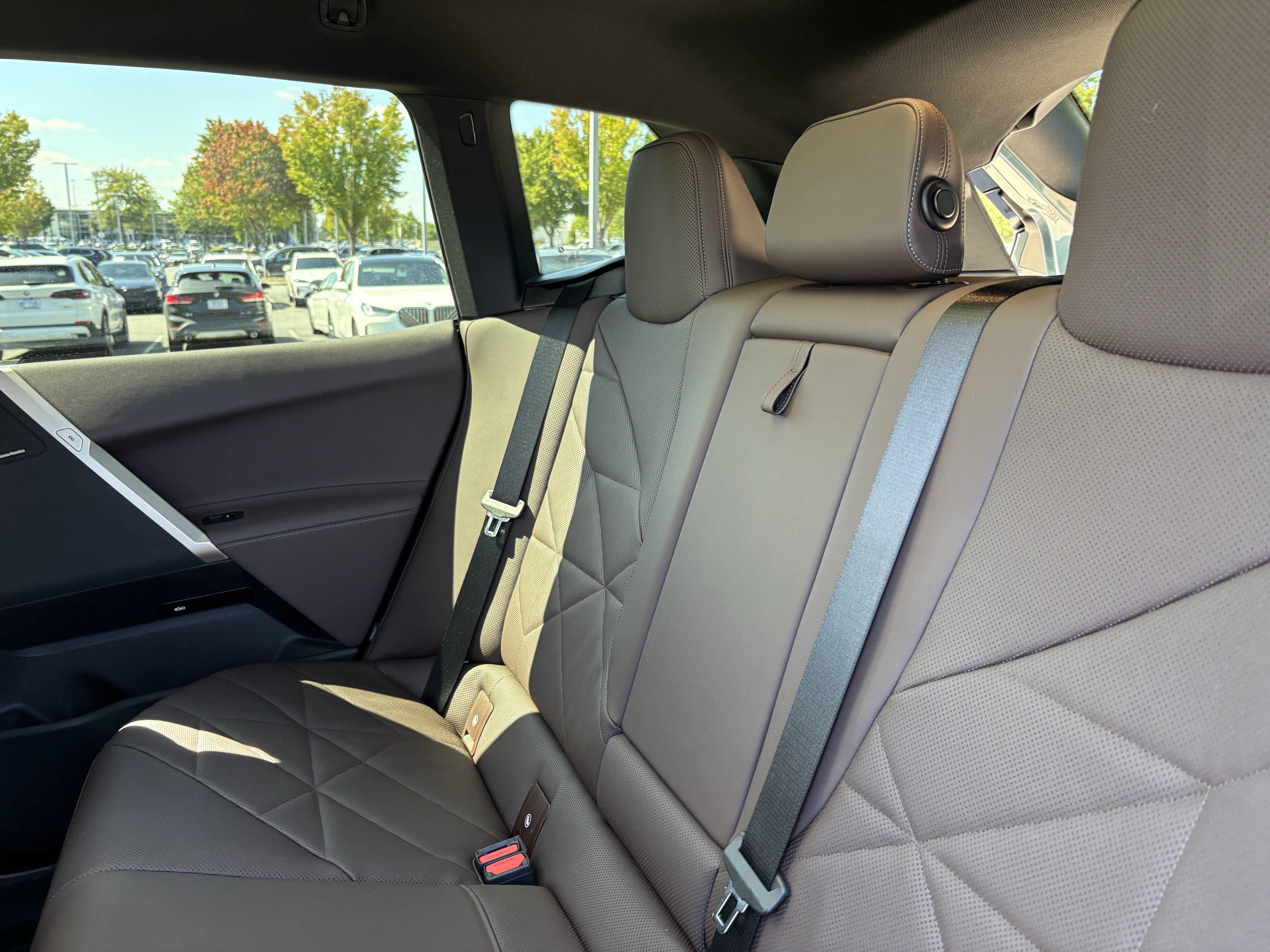 Certified 2024 BMW iX xDrive50 w/ Premium Package AWD/4WD image 32