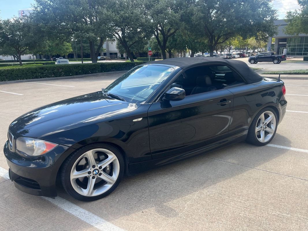 Used 2010 BMW 135i Convertible w/ Premium Pkg image 21