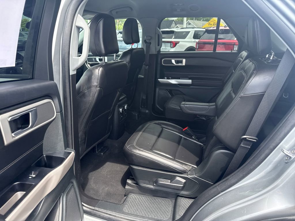 Used 2023 Ford Explorer XLT w/ Equipment Group 202A AWD/4WD image 16