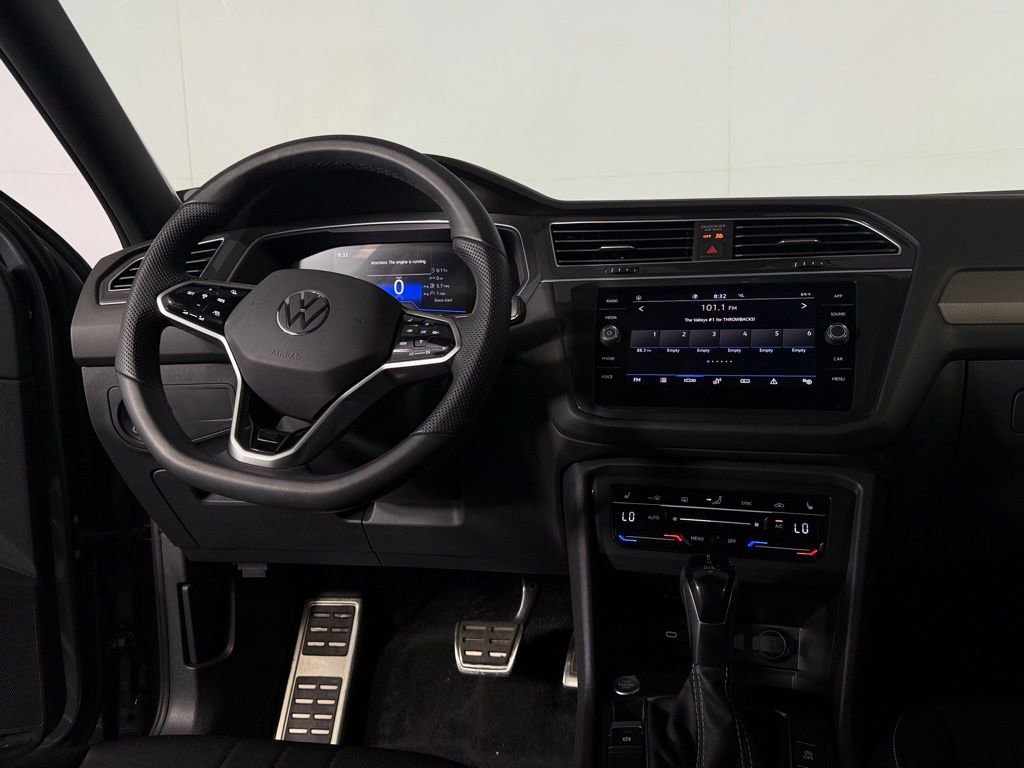 Used 2024 Volkswagen Tiguan SE R-Line image 11