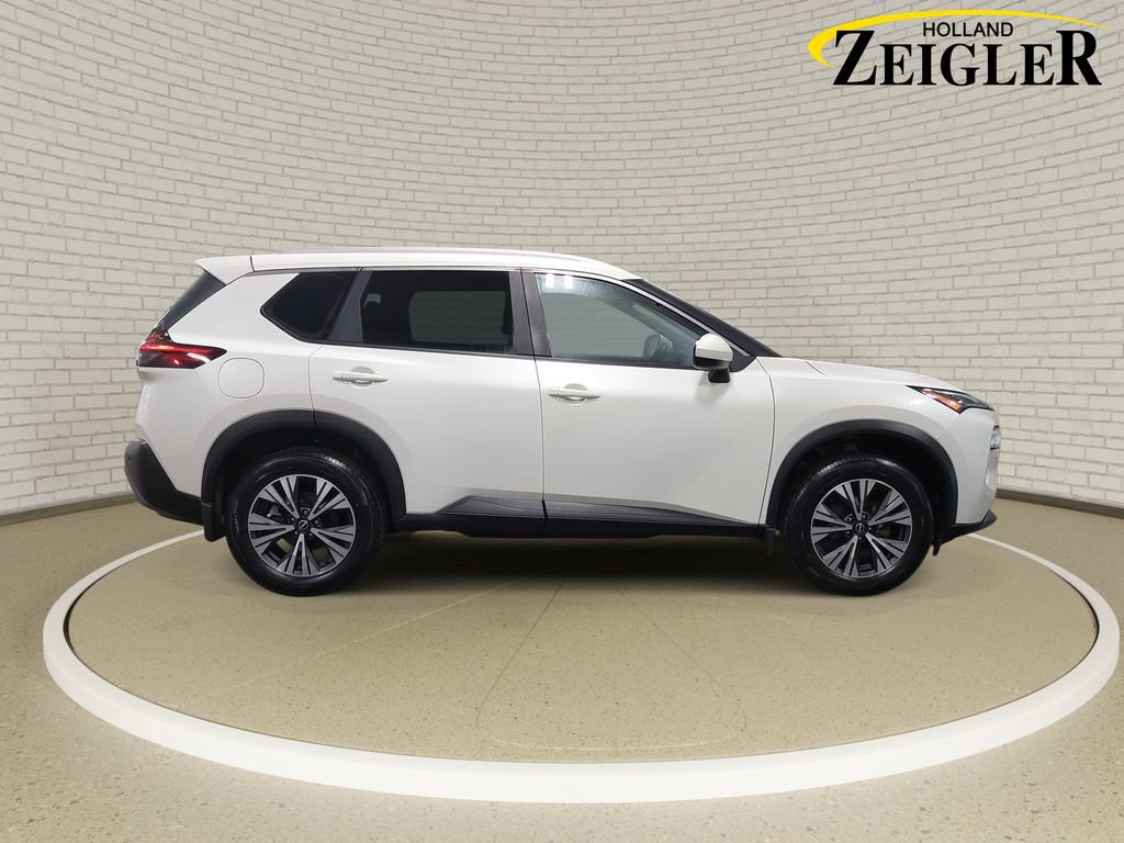 Used 2023 Nissan Rogue SV w/ SV Premium B Package image 4