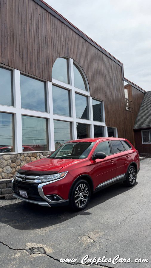 Used 2017 Mitsubishi Outlander ES AWD/4WD image 35