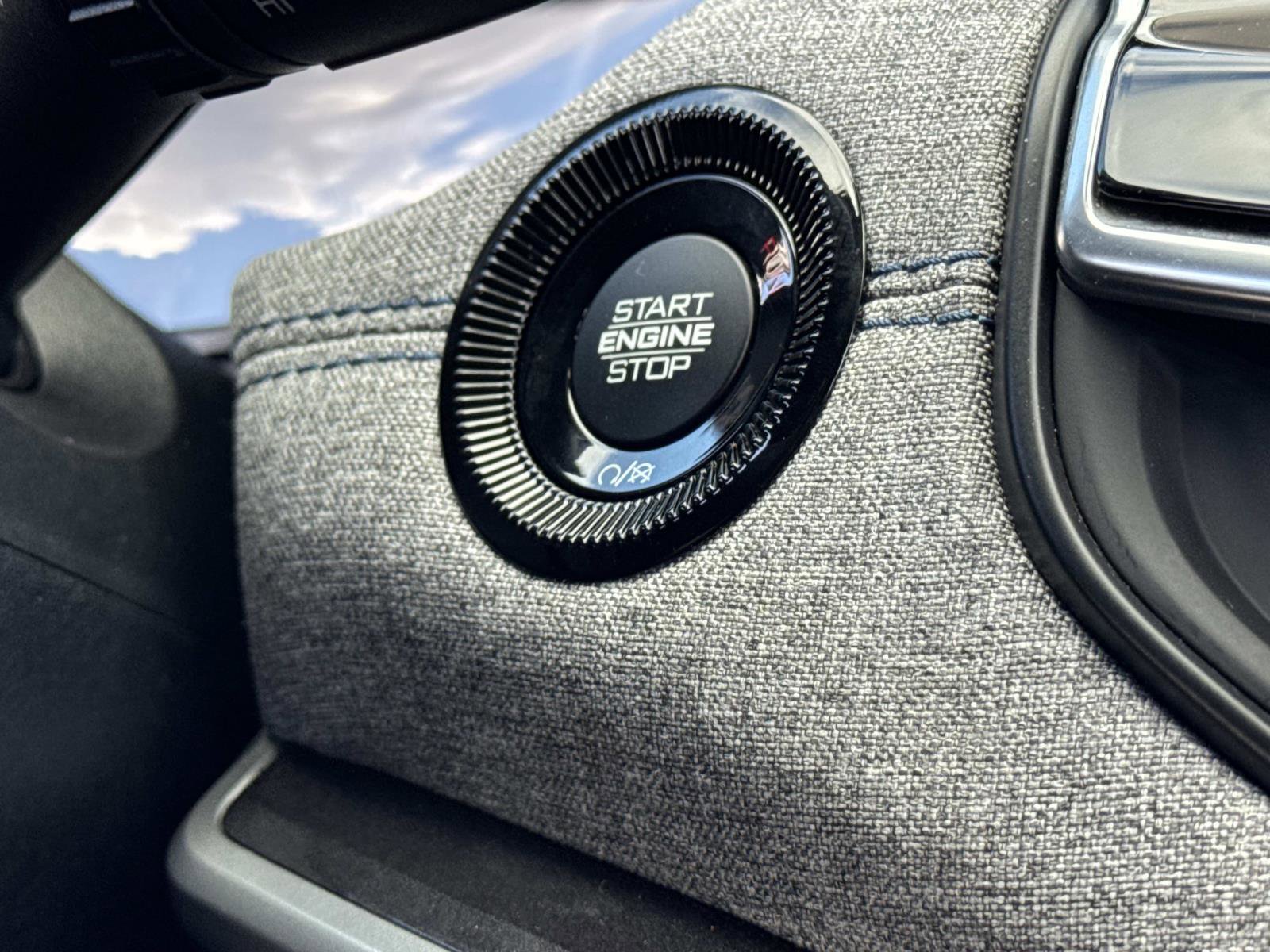 Used 2023 Jeep Compass Sport image 7