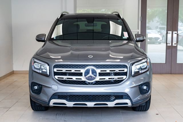 Used 2023 Mercedes-Benz GLB 250 4MATIC w/ Premium Package image 4