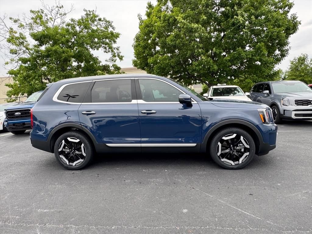 Certified 2024 Kia Telluride S w/ S Sunroof Package FWD image 2