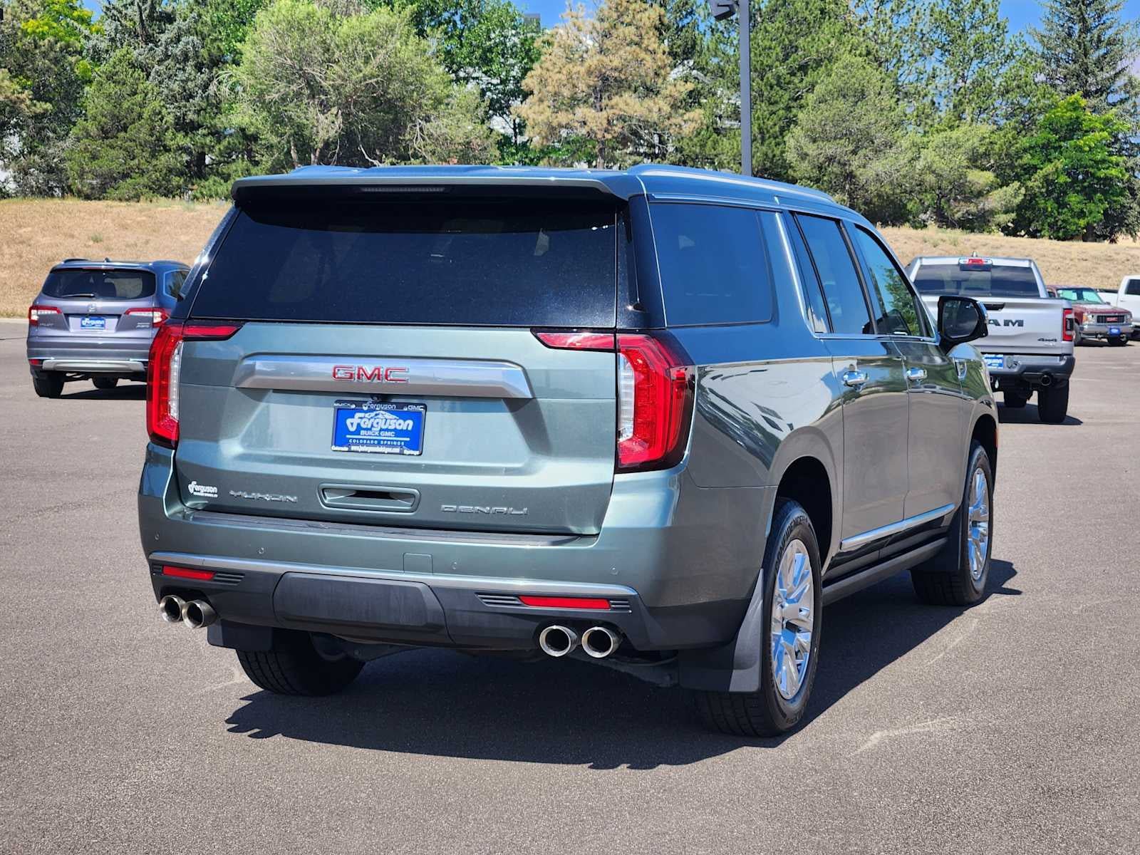 Used 2024 GMC Yukon XL Denali AWD/4WD image 3