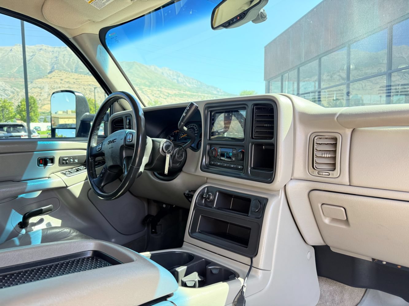 Used 2004 GMC Sierra 2500 SLT w/ Heavy-Duty Power Package AWD/4WD image 15