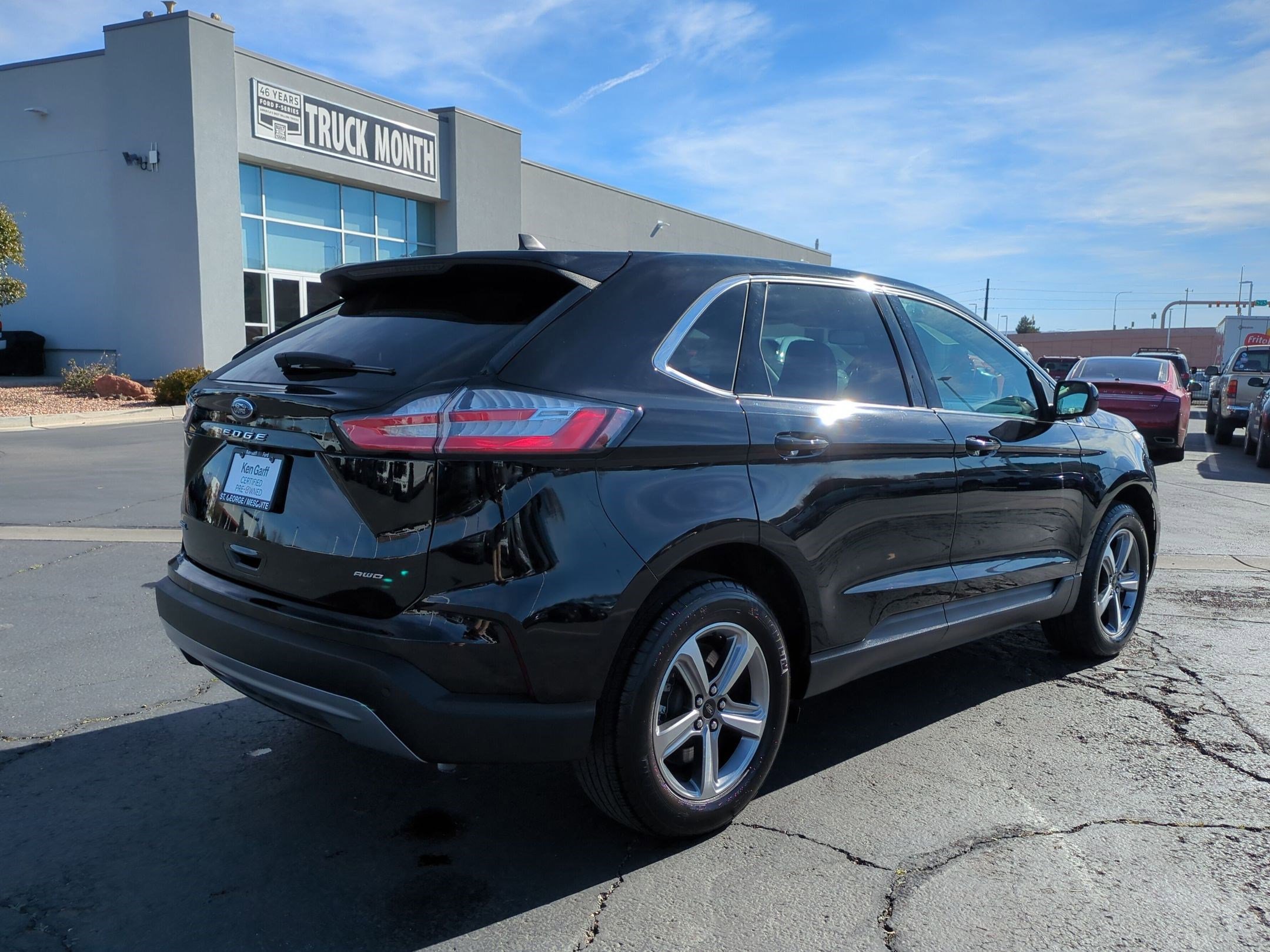 Used 2024 Ford Edge SEL w/ Convenience Package image 3