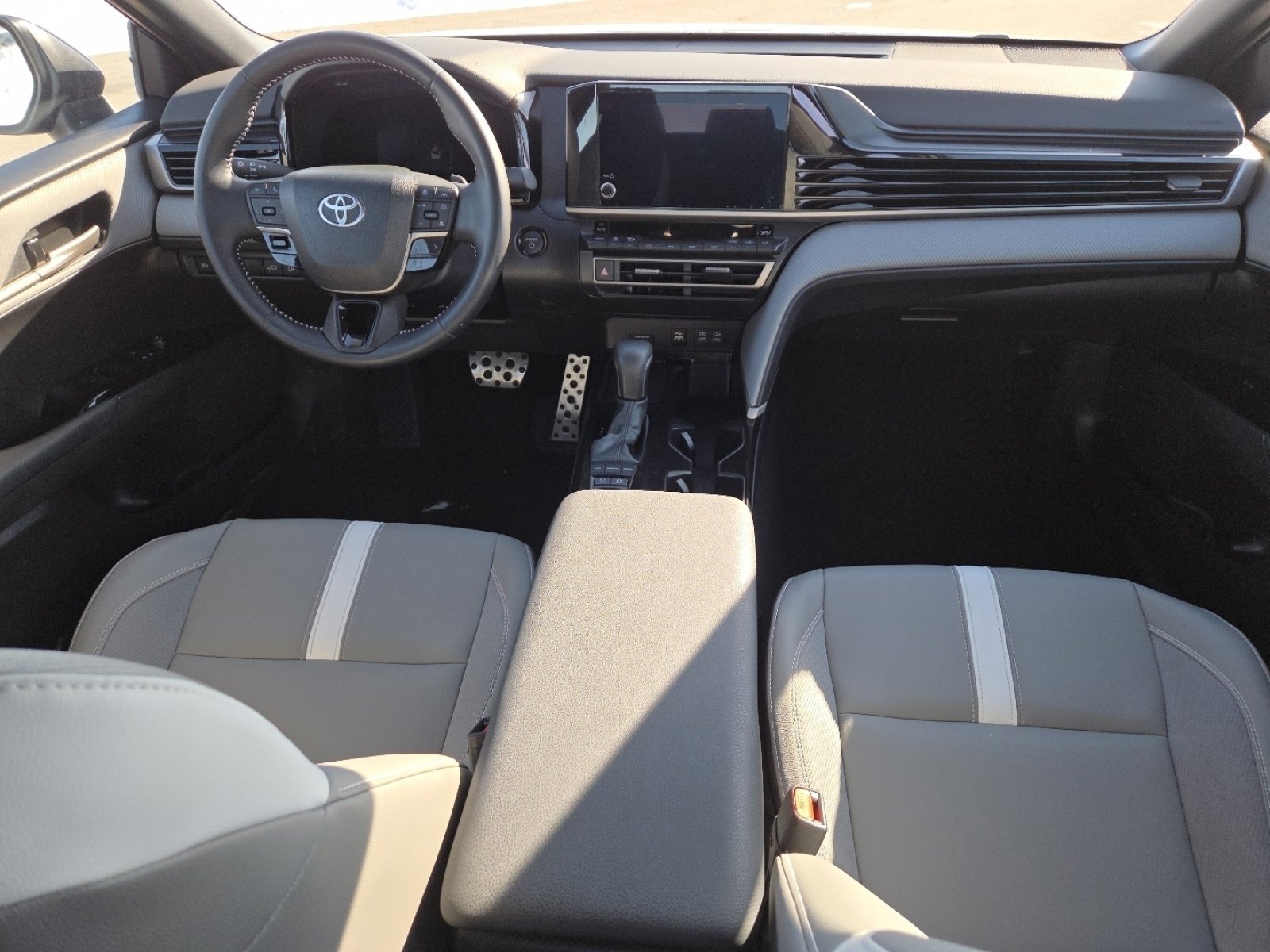 Used 2025 Toyota Camry SE image 19