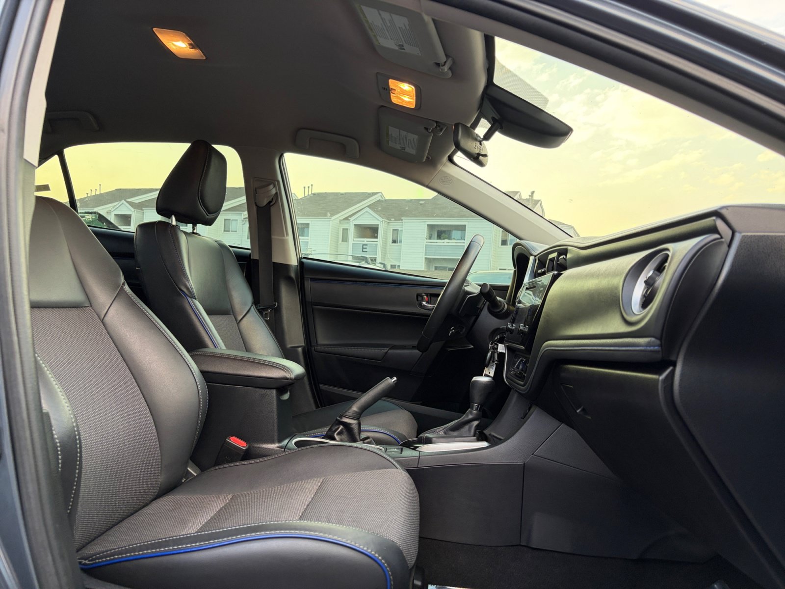 Used 2017 Toyota Corolla SE w/ Carpet Mat Package (TMS) FWD image 33