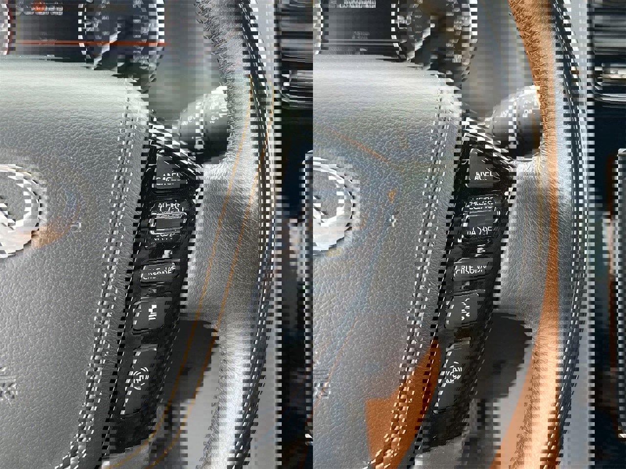 Used 2021 INFINITI QX80 Sensory w/ All-Season Package image 11