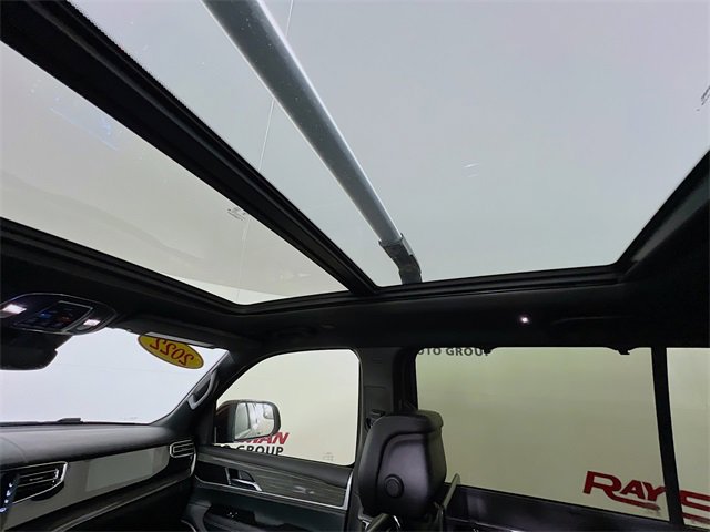 Used 2022 Jeep Wagoneer Series III w/ Premium Group I image 26